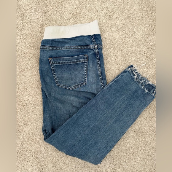 * SOLD LOCALLY *Ripe maternity “Jamie Raw Edge Jean
Vintage Wash” size medium - Picture 4 of 5
